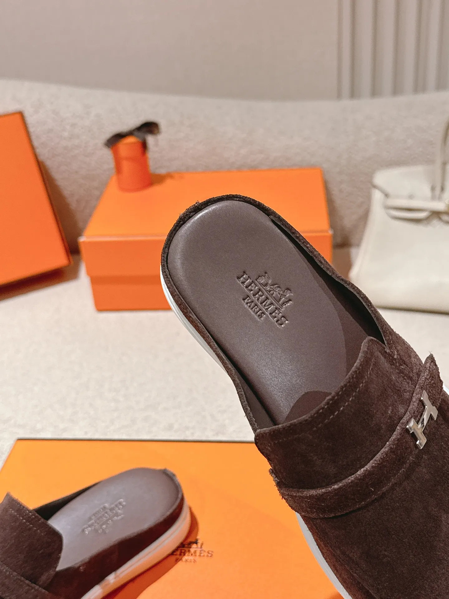 Men's men's shoes 💰560💰 Hermes 25ss new autumn and winter loafers, British retro design, classic and durable! Original reverse mold last, the ultimate 1:1 shape. Fabric: Cow suede/calfskin Lining: Imported sheepskin lining Outsole: Open-molded rubber sole Size: 35-45